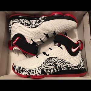 Size 8 Lebron 17 XVII Graffiti white / black red